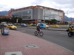 Centro Comercial Iserra 100